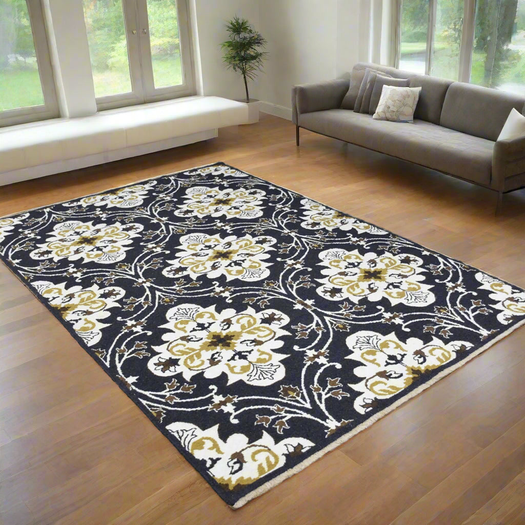 Hand Knotted Sumak Wool Floral Area Rug - 6' x 9'