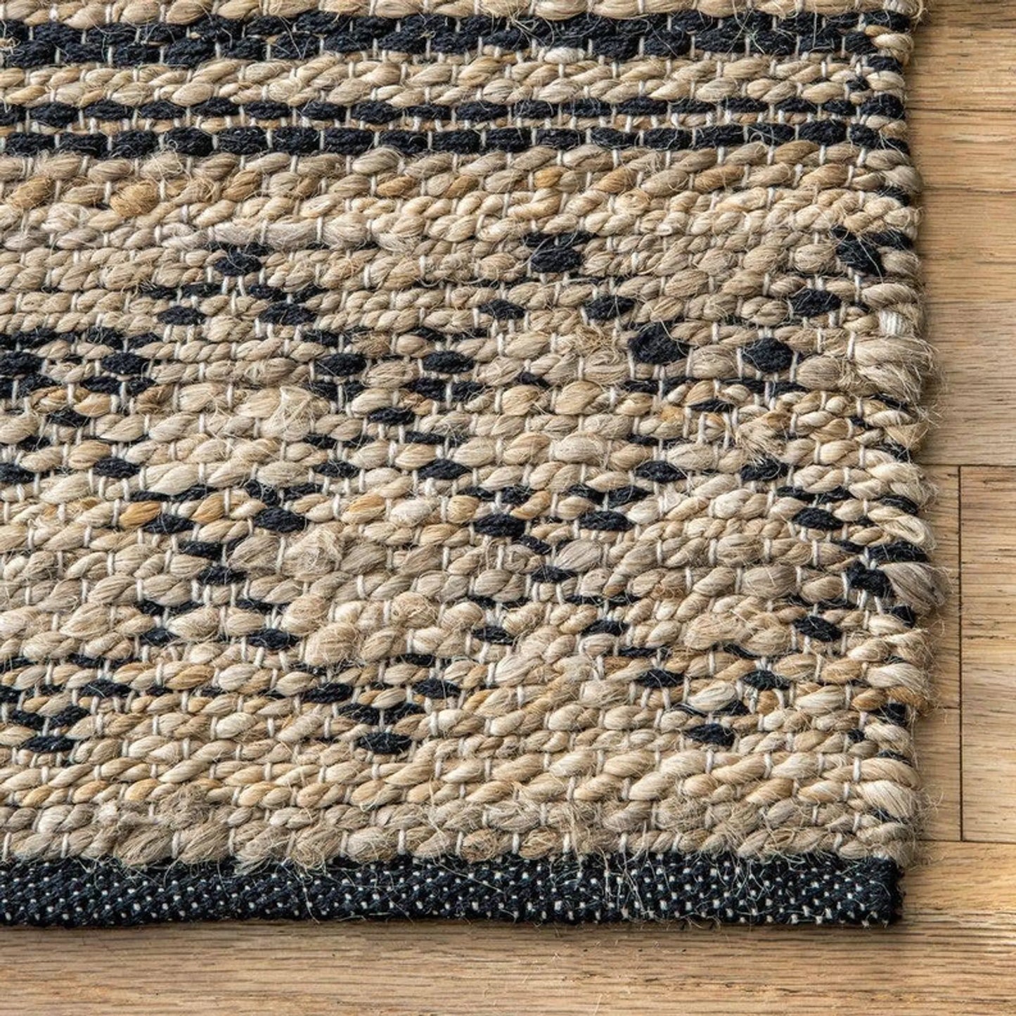 Hand Loomed Cotton and Jute Area Rug - 4' x 6'