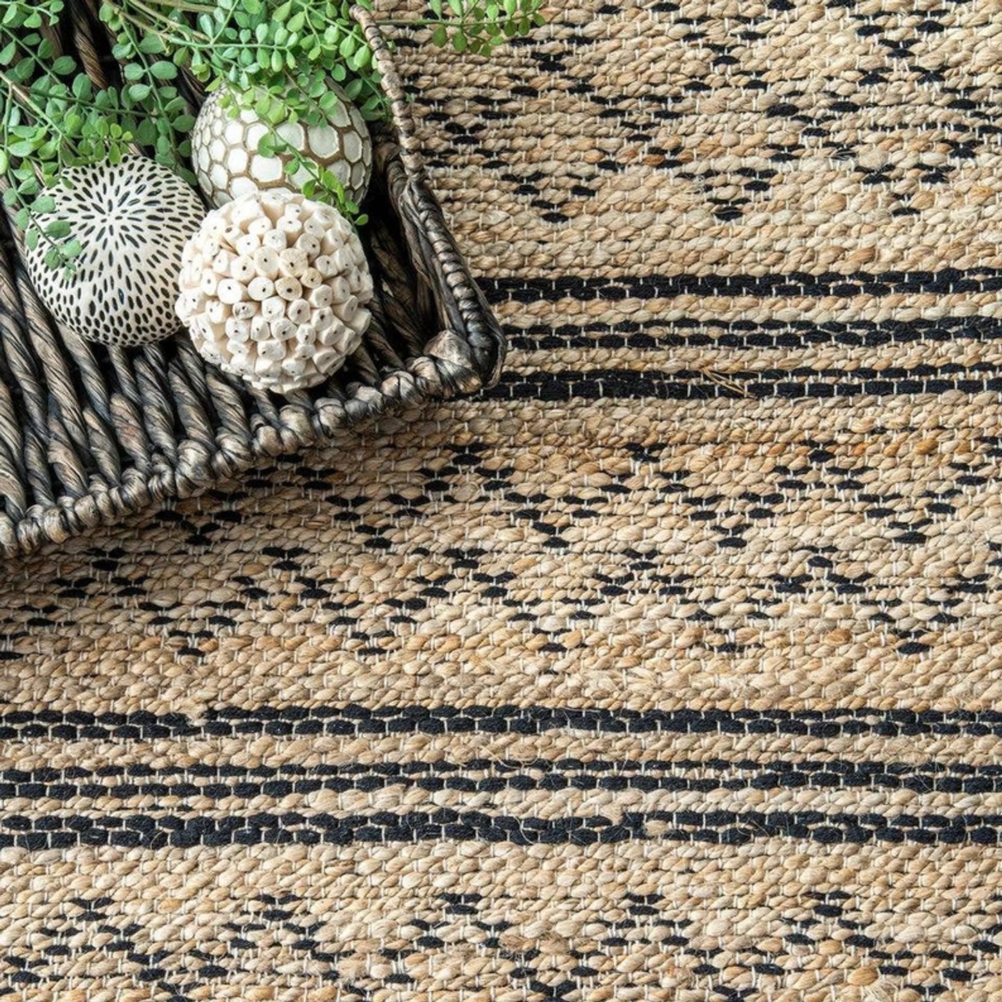 Hand Loomed Cotton and Jute Area Rug - 4' x 6'