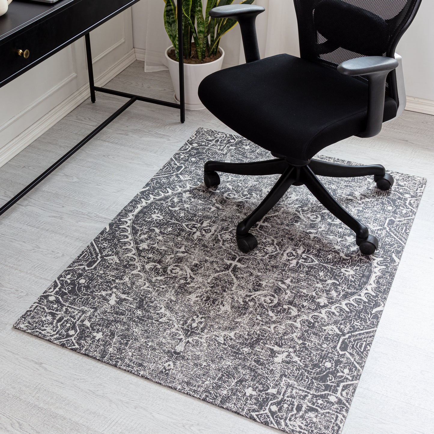 Black & White Rug'd Chair Mat